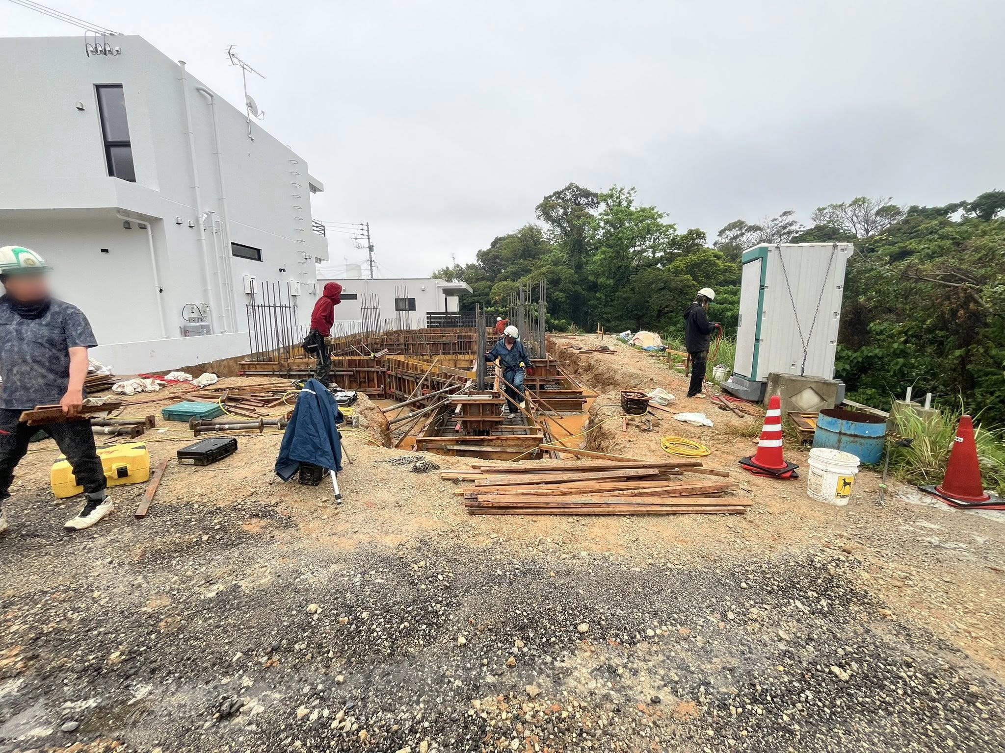 読谷村座喜味RC3階建建築現場