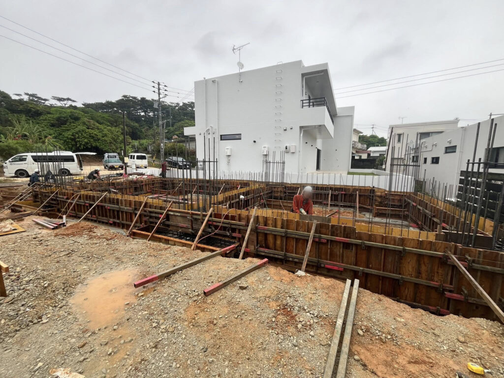 読谷村座喜味RC3階建建築現場